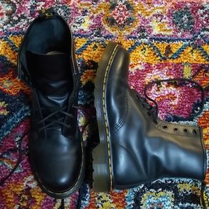 Women’s 1460 Original 8-Eye Leather Boot